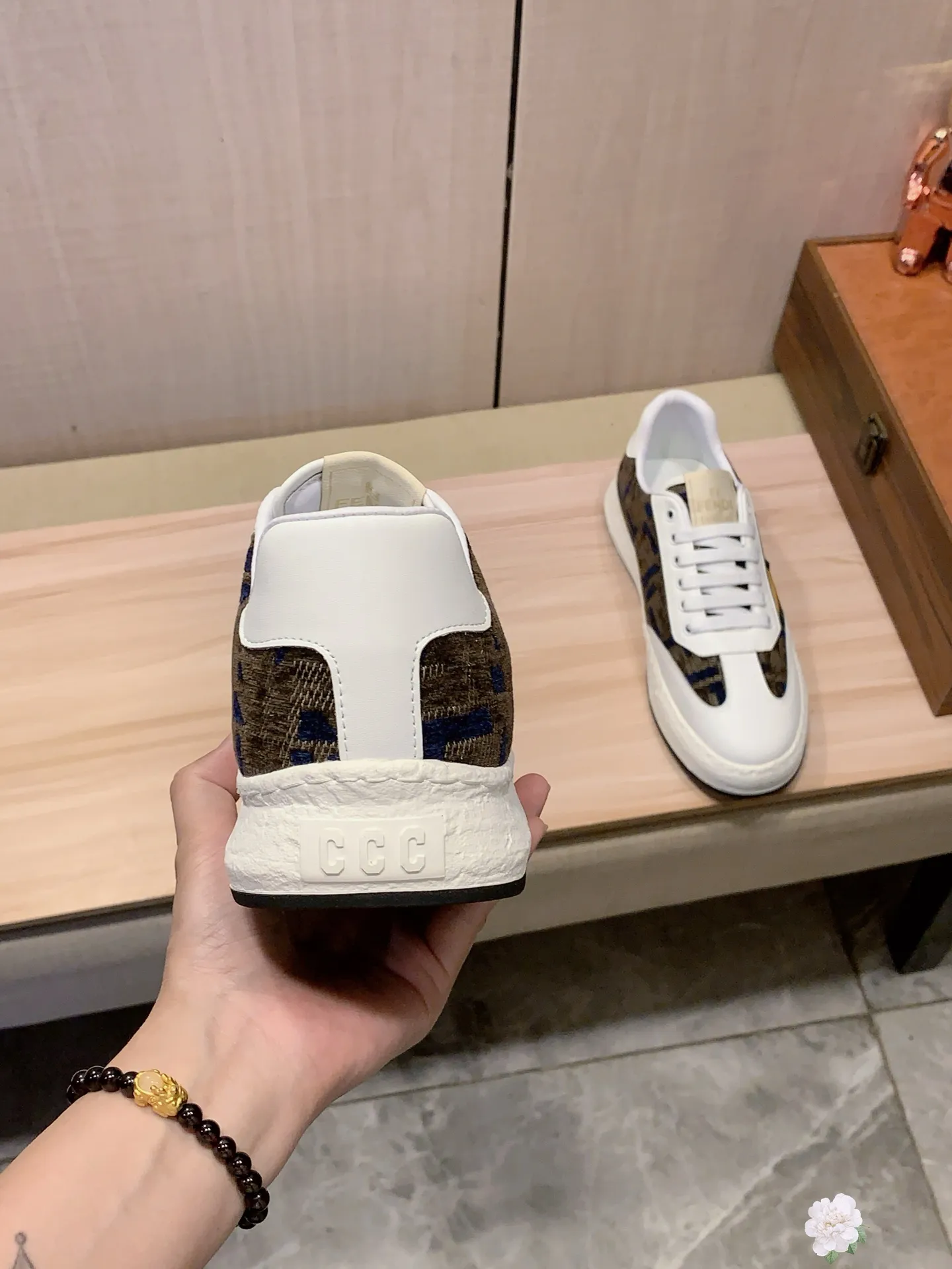 Men's men's shoes 💰420💰💰🎩🎩[Lightning][Lightning] "FENDI*" The latest and most popular casual shoes, top brand [Seduce] luxury ~ purchasing agent, top quality ~. [Strong] The upper is made of imported breathable cowhide with fabric material ➕ Breathable sheepskin feet (•) and fine workmanship. The original stylish and stylish soft rubber wear-resistant and non-slip outsole is light and comfortable on the feet. The real thing looks better when photographed in person. No. 122: code: 38-44, 5️⃣ colors selected